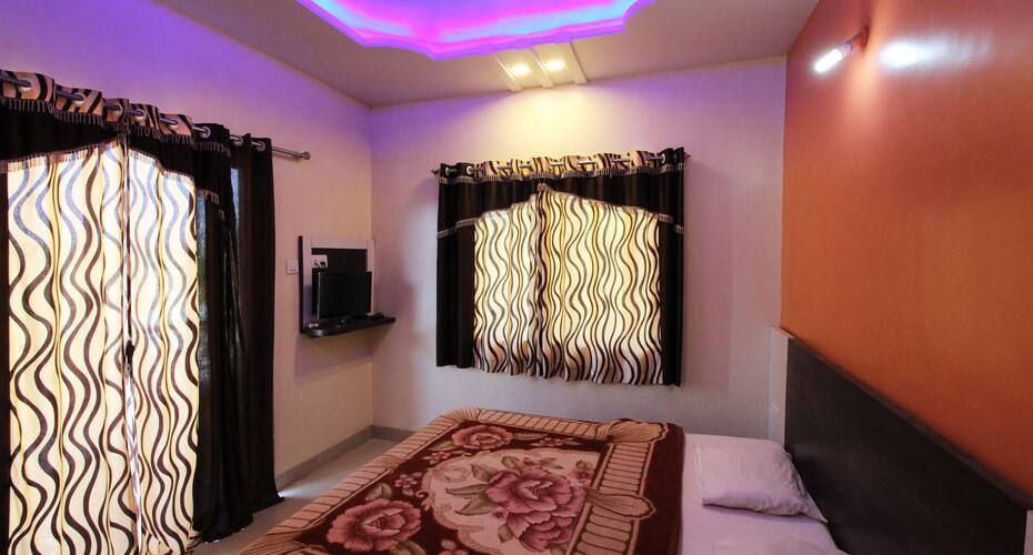 Hotel Vanraj Lodging & Boarding, Pune 2
